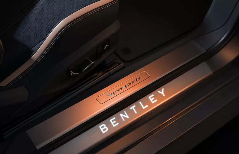 16 – New Supersports, treadplate