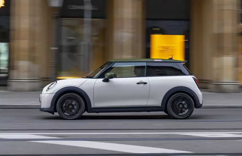 P90628173_highRes_mini-cooper-s-paul-s