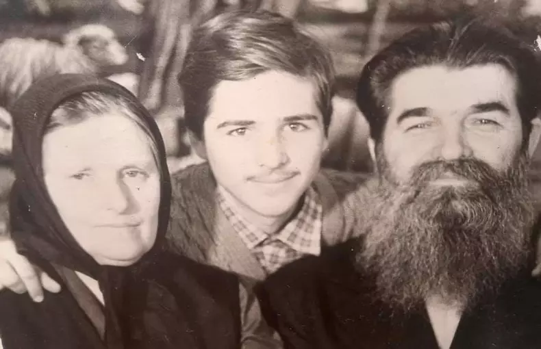 Parintele Vasile Ioana si bunicii
