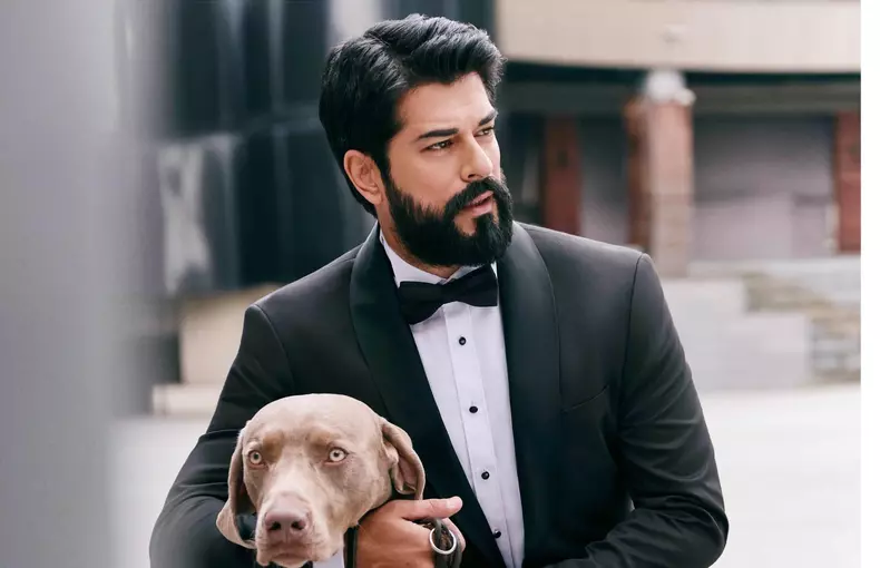 Familia actorului Burak Özçivit se mărește. Fahrie Evcen este însărcinată cu cel de-al doilea lor copil
