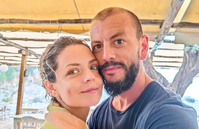 Victoria Răileanu s-a logodit. Actrița din serialul "Vlad" a fost cerută de soție în Paris