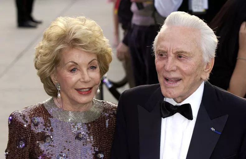 Kirk Douglas și soția lui