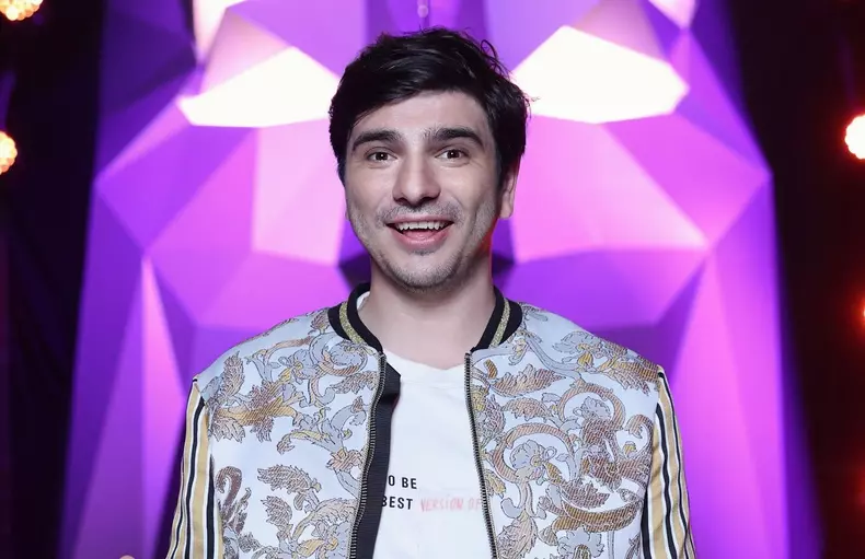 alex-bogdan-masked-singer-7-1