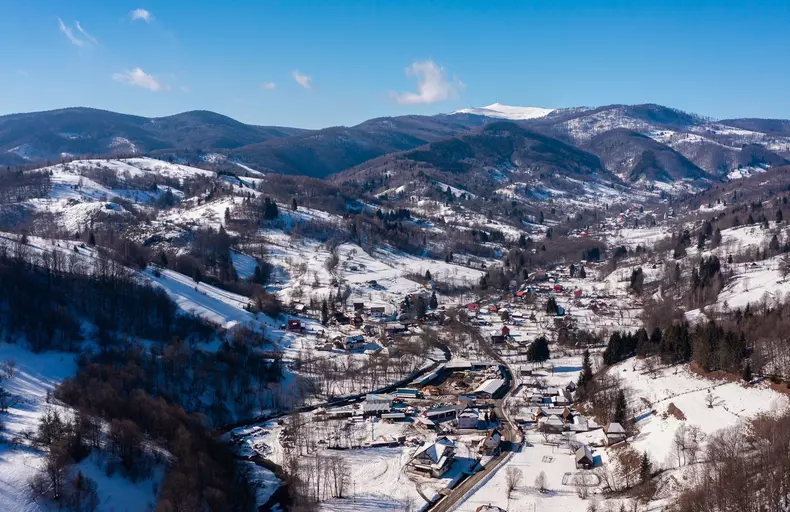 ROventura-Kanal-D.-George-Mihai-si-Andreea-Stravoiu-ajung-in-locuri-de-basm-din-Tara-Motilor-5