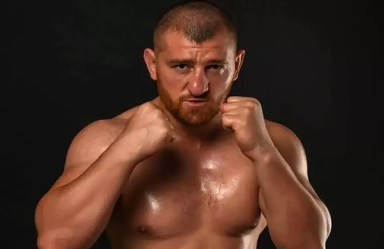 Catalin-Morosanu-se-implica-in-scandalul-dintre-fotbalistii-de-la-Survivor-Romaniawww