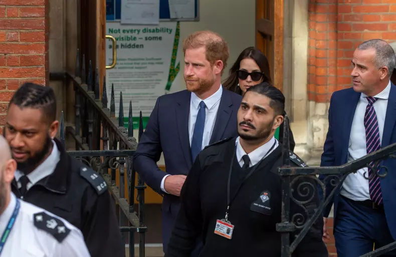 printul-harry-acuzatii-la-adresa-familiei-regale-in-fata-instantei-3