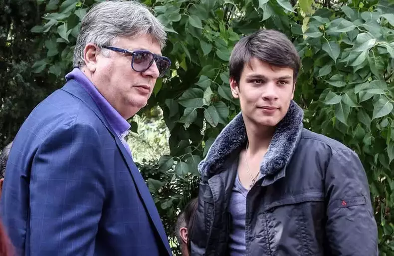 Gino Iorgulescu, președintele Ligii Profesioniste de Fotbal, și fiul lui, Mario Iorgulescu (2)