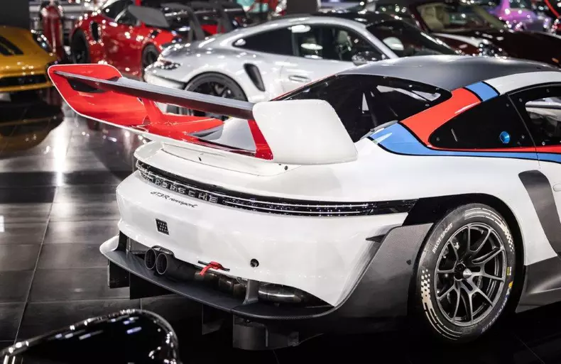 Tiriac Collection_ Porsche 911 GT3 R rennsport și 911 GT3 RS_6
