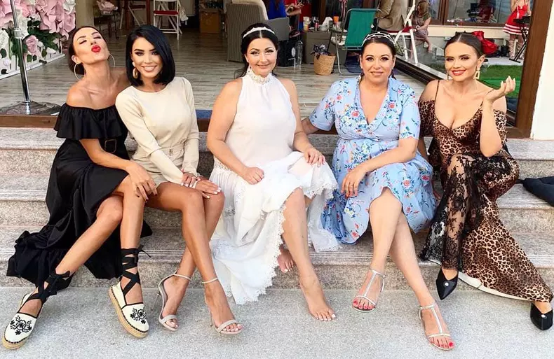 Anca Ciota, Adelina Pestrițu, Gabriela Cristea, Oana Roman și Cristina Șișcanu (stânga - dreapta)