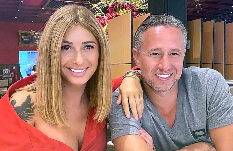 Anamaria-Prodan-și-Laurențiu-Reghecampf-nu-renunță-la-casa-de-3-milioane-de-euro-din-Dubai.-„Nu-mă-gândesc-să-vând-casa...