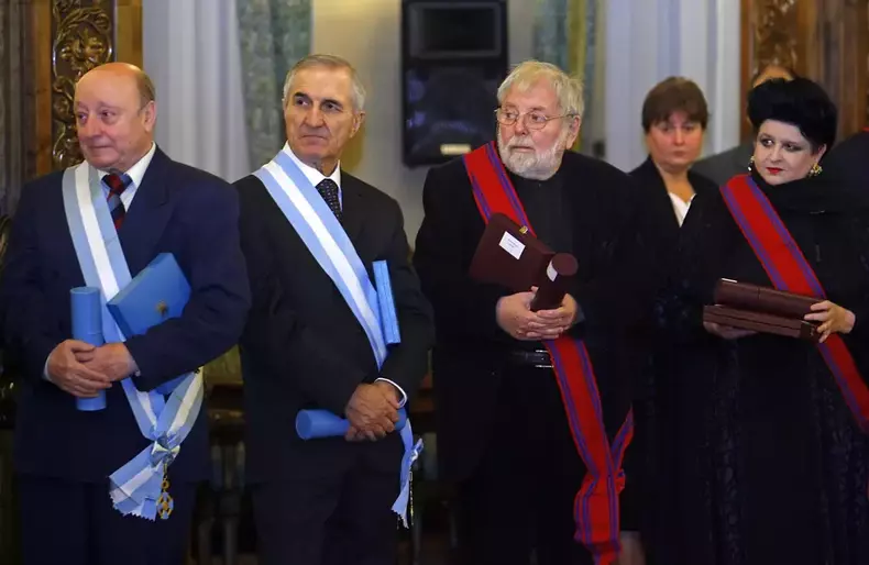 hepta_3591668-1-scaled-1