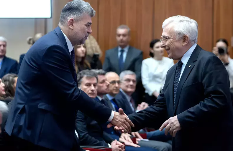 hepta_8307510-scaled