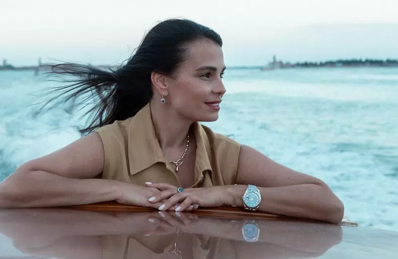 anca-serea-anunt-surprinzator.-sotia-lui-adi-sina-isi-vinde-hainele-6-1