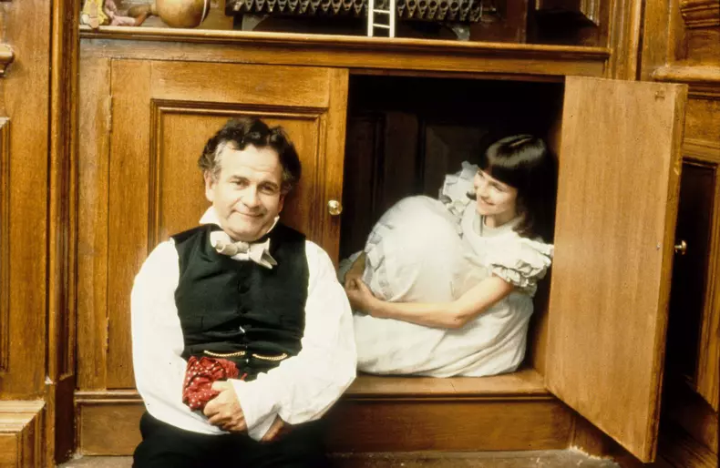 Ian Holm și Amelia Shankley în "Dreamchild"