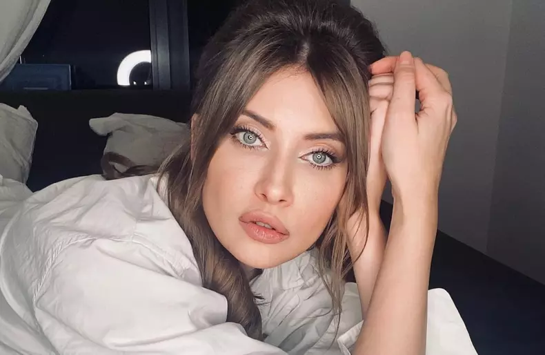 Iulia Albu a criticat aparițiile Mariei Constantin. "Are ceva de picoliță. Și pielea rotisată..." Ce replică i-a dat cântăreața