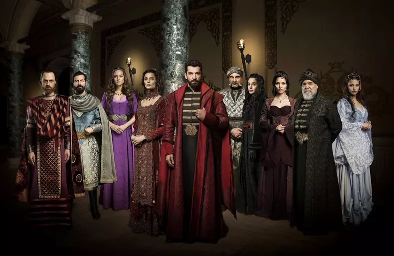 Postul TDC (Dizi Channel) difuzează serialul istoric „Mehmed”, cu celebrul Kenan Imirzalioglu în rol principal. Când e premiera (1)