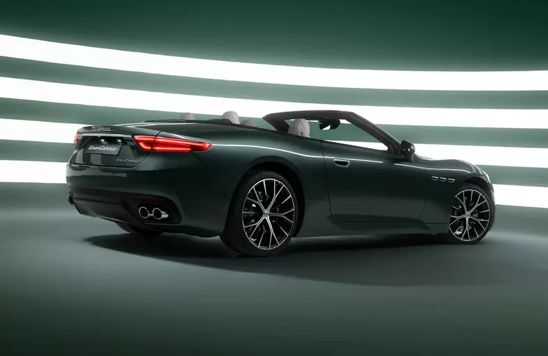 Original-26434-maserati-grancabrio-490