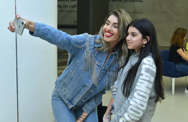 Alina Eremia si una fanele ei