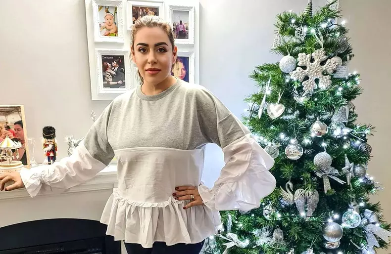 a-inselat-o-marius-elisei-pe-oana-roman