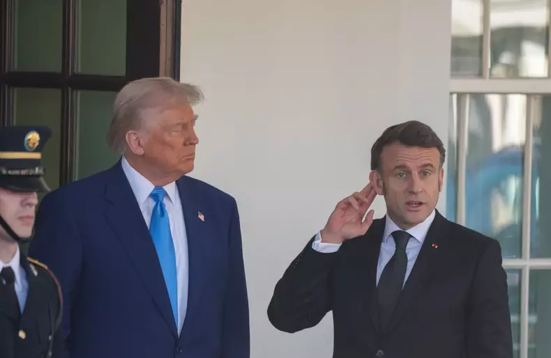 Macron greeted by Trump at the White House