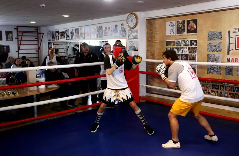 Iulian, fiul lui Sorin Bontea, este pasionat de box