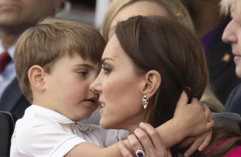 Kate Middleton n-a reușit să îl stăpânească pe Prințul Louis. Micuțul a furat din nou spectacolul la Jubileul de Platină