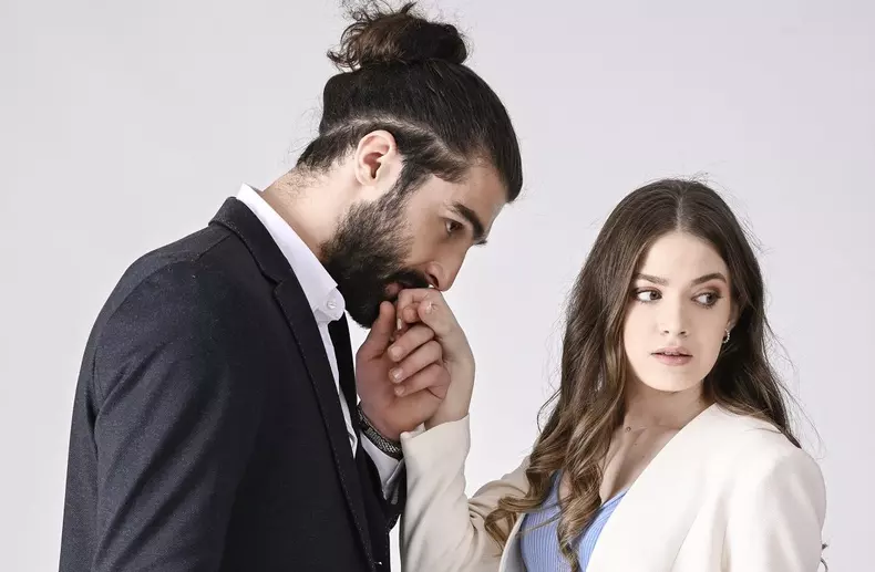 Distribuția Adela s-a mărit cu încă un actor. Îl știi din serialul Sacrificiul, tot de pe Antena 1 (3)