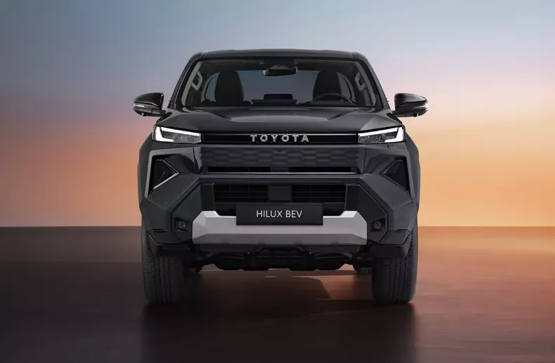 2025toyotahiluxbevhero6