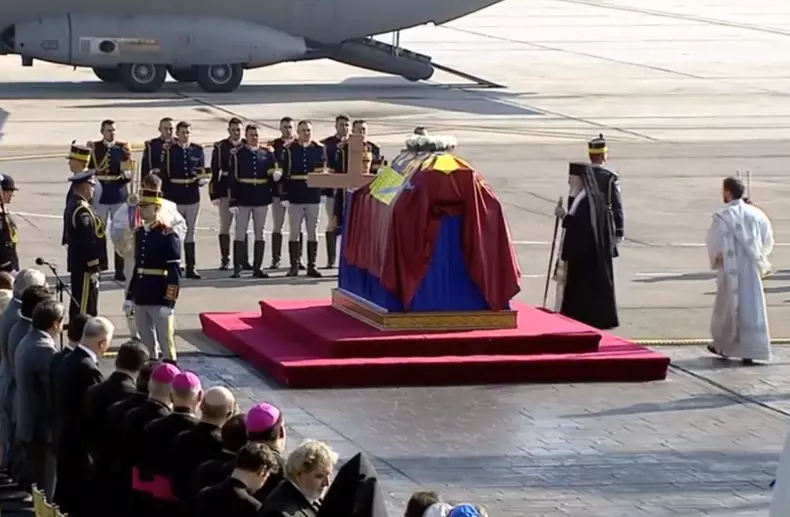 Familia Regala la repatrierea Reginei-Mama Elena 4