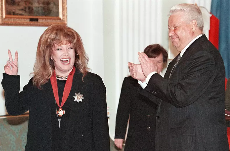 Pugacheva receives the order