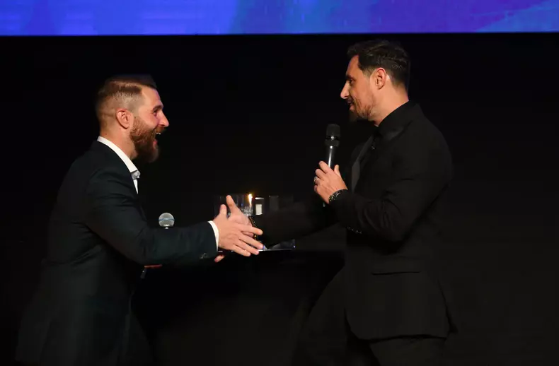 survivor-romania-a-castigat-premiul-tvmania-pentru-cel-mai-bun-reality-show-cu-celebritati.-ce-a-declarat-daniel-pavel-1-1