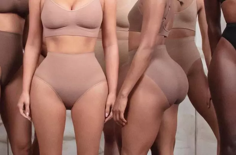 Kim Kardashian a stârnit un scandal monstru în Japonia cu colecţia de lenjerie intimă Kimono Intimates