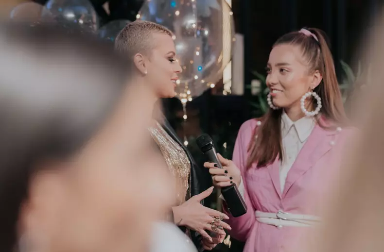 Cele mai frumoase imagini de la VIVA Influencers Party 2018  - Misha acorda un interviu