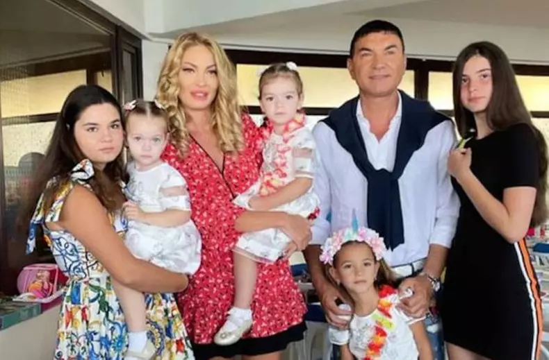 Borcea impreuna cu copiii sai