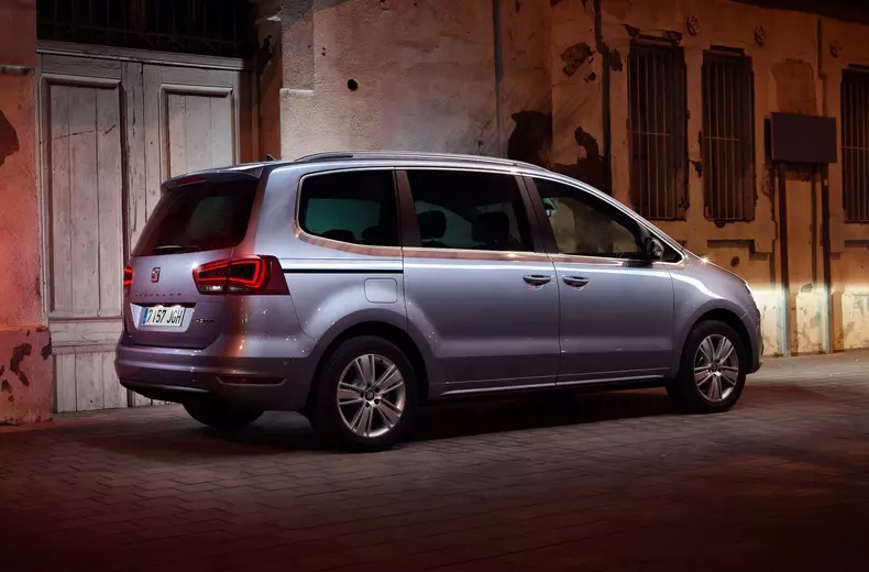 Seat-Alhambra-2016-1600-14