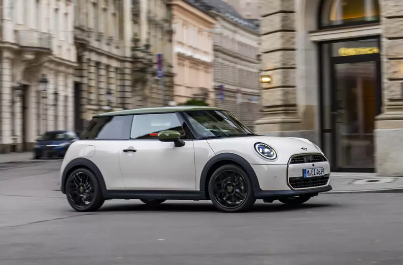 P90628177_highRes_mini-cooper-s-paul-s