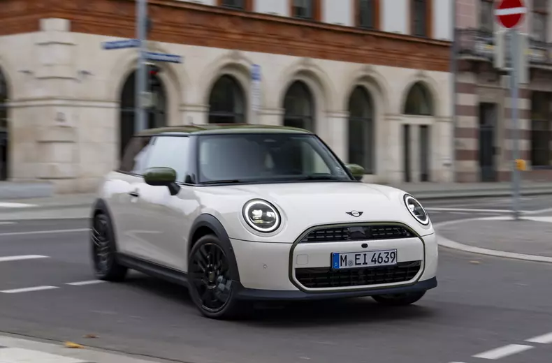 P90628180_highRes_mini-cooper-s-paul-s