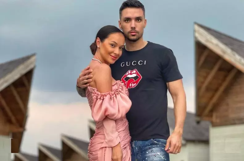 vladuta-lupau-si-sotul-ei-vacanta-plina-de-rasfat-in-maldive-am-mancat-direct-in-piscina_9_size24