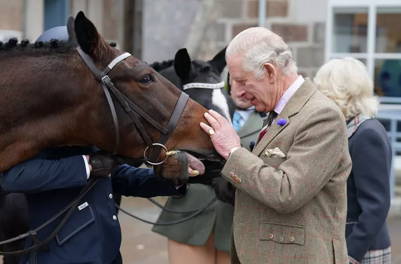 De ce va fi Charles al III-lea unul dintre cei mai excentrici suverani britanici. Ce tabieturi bizare are monarhul