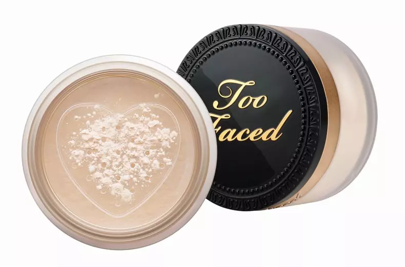 Pudră liberă, Too Faced, Born This Way, 144 lei, disponibilă Sephora