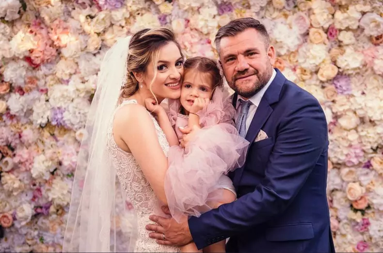 Viorel Șipoș, soția lui, Georgiana, și fiica lor, Rebeca