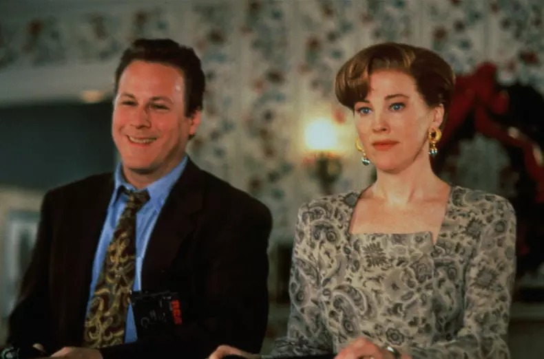 John Heard și Catherine O'Hara în „Singur Acasă 2: Pierdut în New York” (1992)