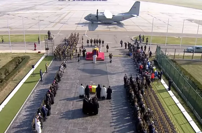 Familia Regala la repatrierea Reginei-Mama Elena 5