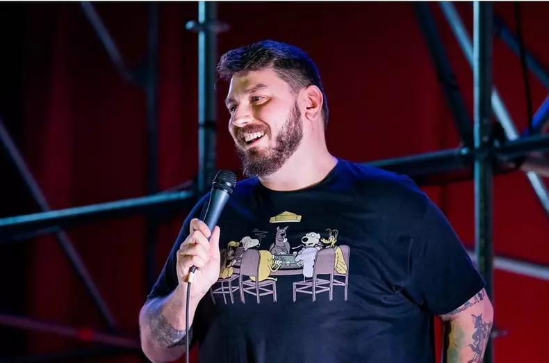 Comediantul-Micutzu-retinut-dupa-o-bataie-in-centrul-Bucurestiului.-Cine-l-a-reclamat-ca-spargea-geamurile-la-magazine