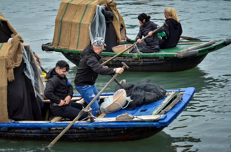 Ce s-a întâmplat în prima ediție „Asia Express” Vedetele au făcut autostopul și au mâncat pe jos, în casele localnicilor vietnamezi (4)