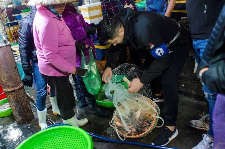 Ce s-a întâmplat în prima ediție „Asia Express” Vedetele au făcut autostopul și au mâncat pe jos, în casele localnicilor vietnamezi (5)