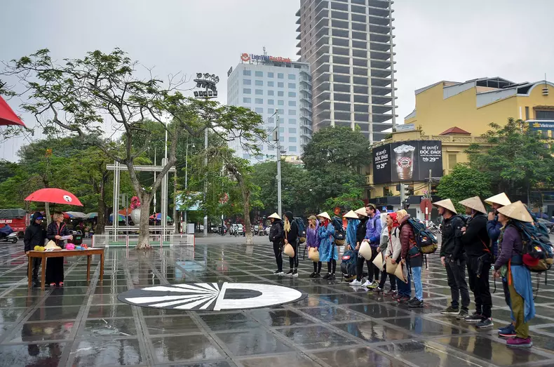 Marți, la „Asia Express” Raluk și Ana Baniciu sunt martorele unui accident înspăimântător pe străzile din Vietnam (3)