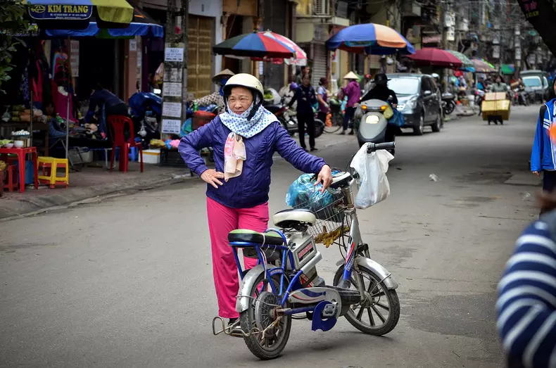 Marți, la „Asia Express” Raluk și Ana Baniciu sunt martorele unui accident înspăimântător pe străzile din Vietnam (5)