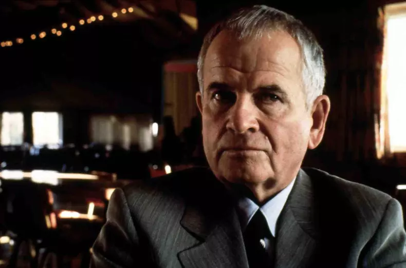 Ian Holm în Sweet Hereaft/ Dulcea lume de după, 1997