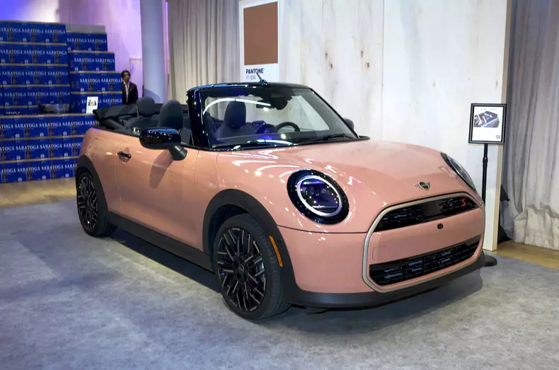 N90583297_highRes_the-all-new-mini-con